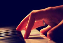 开云官网-玫瑰风暴！女足赛场惊天冲突背后的荣耀与伤痛