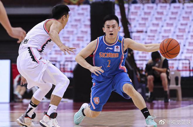 人控卫手感火热，稳稳地领先对手的简单介绍