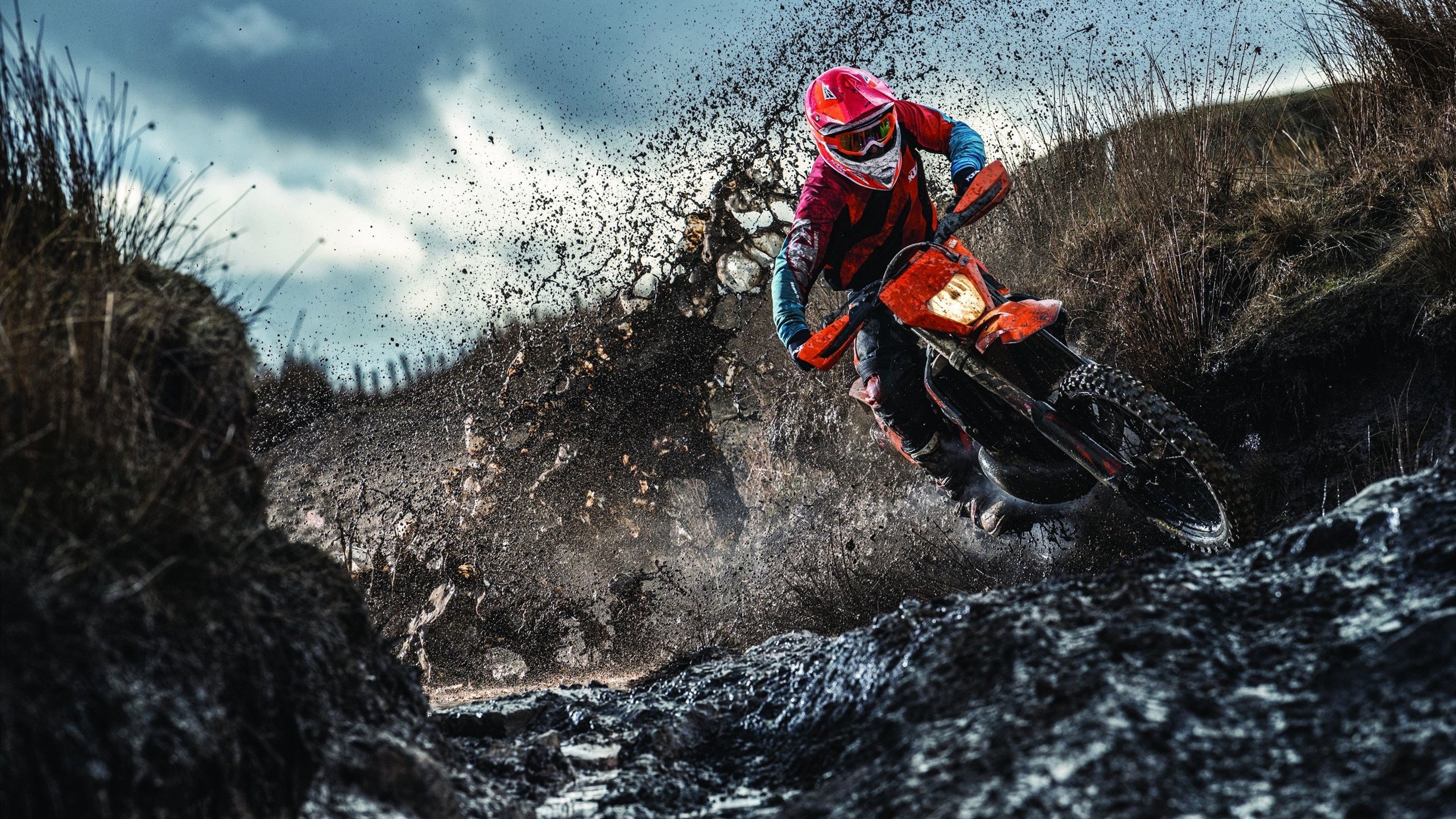 战术之巅与草根逆袭，当西甲国家德比遭遇马赛的欧联狂飙，足球世界两重天